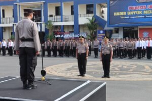 Polresta Cilacap Gelar Upacara Kenaikan Pangkat Pengabdian dan Beri Penghargaan ke Anggota Berprestasi