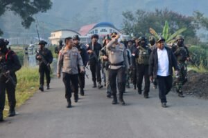 Pastikan Sitkamtibmas Aman dan Kondusif, Kapolda Papua Tengah Bersama PJ. Bupati dan Kapolres Puncak Jaya Laksanakan Patroli Dialogis