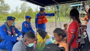 Sat Polairud Polres Mimika Polda Papua Gelar Klinik Terapung, Bantu Warga Pesisir Jangkau Layanan Kesehatan