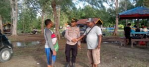 Polsek Muara Tami Polda Papua Sambangi Tempat Wisata