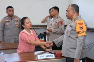 Pemberian Santunan Gugur Kepada Ahli Waris Personel Polda Papua