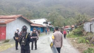 Polisi Cegah Upaya Aksi Saling Serang, Antar Massa pendukung 01 dan 02 di Kampung Muliambut