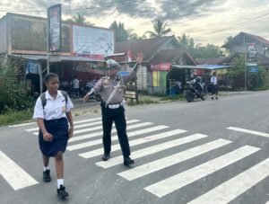 Sat Lantas Polres Sarmi Polda Papua Laksanakan Giat Strong Point di SMPN 1 Sarmi