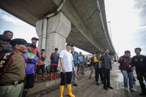 Kawasan Flyover Ciroyom Dipenuhi Sampah, Erwin Ajak Warga Jaga Kebersihan