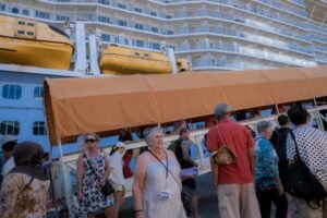 Wamenpar Sambut Kedatangan Kapal Pesiar ‘Anthem of the Seas’ ke Bali