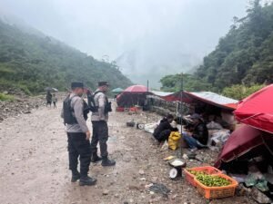 Kapolsek Tembagapura Polda Papua Tengah Melaksanakan Patroli dan Himbauan Kamtibmas
