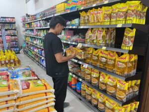 Pastikan Harga Sembako Stabil, Polres Supiori Polda Papua Monitoring Pasar