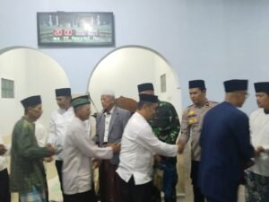 Polsek Majenang Hadiri Kegiatan Tarawih dan Silaturahmi di Masjid Jami Al-Munawaroh