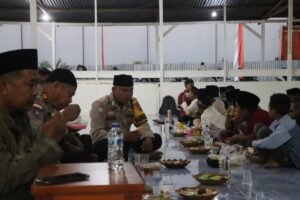 Polisi Buka bersama dengan Masyarakat di Masjid Darul Hidayah Kabupaten Boven Digoel