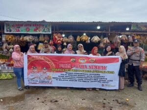 Personel Polsek Muara Tami Polda Papua Sambangi Masyarakat Holtekam