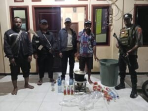 Tekan Premanisme di Distrik Assue, Polsek Asgon Polda Papua Gelar Razia Miras