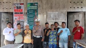 Polres Sarmi Polda Papua Sosialisasikan Mudik Aman Keluarga Nyaman Di Terminal Rental Trans Jayapura – Sarmi