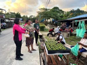 Polsek Demta Polres Jayapura Polda Papua Gelar Aksi Sosial Pembagian Takjil di Kampung Demta