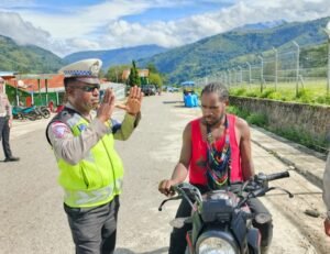 Jelang Mudik Hari Raya, Sat Lantas Polres Tolikara Polda Papua Ingatkan Masyarakat Jaga Keselamatan Saat Berkendara