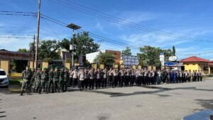 Polres mimika melaksanakan apel gabungan antisipasi situasi kamtibmas pelantikan bupati dan wakil bupati mimika