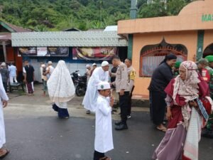 Polsek Demta Lakukan Pengamanan Ibadah Sholat Idul Fitri di Masjid Nurul Iman
