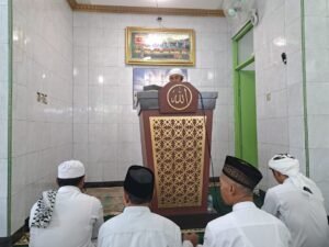 Warga Asrama Polisi Polda Papua Dok VIII Atas Sholat Idul Fitri 1446 H di Masjid Nurul Falah