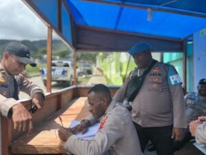 Polres Tolikara Polda Papua Tengah Pantau Aktivitas Masyarakat di Hari Ke – 2 Lebaran Idul Fitri