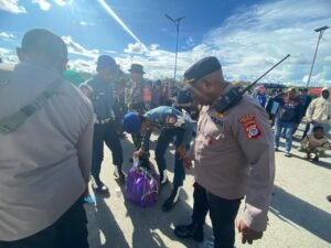 Polres Mimika Berhasil Amankan Ratusan Liter Miras di Pelabuhan Pomako, Mimika