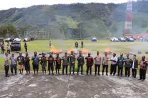 Kapolda Papua Tengah Bersama Forkopimda Puncak Jaya Hadiri Pemusnahan BB