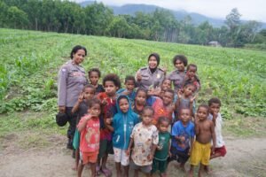 Satgas Si-Ipar Polres Jayapura Sambangi Kampung Doyo Baru, Tanamkan Nilai Edukasi dan Bangun Kedekatan dengan Warga