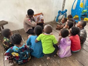 Program Si-IPAR Operasi Rasaka Cartenz 2025 Hadir Berikan Pengenalan Huruf Bagi Generasi Emas Papua Di Kota Oksibil Kab. Pegunungan Bintang