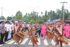 Polres Supiori Gelar Tradisi Penyambutan Kapolres Baru