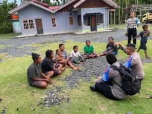 “Semangat Baru di Kampung Doyo: Satgas Keladi Sagu Tanamkan Pentingnya Hidup Bersih Lewat Edukasi Hangat”