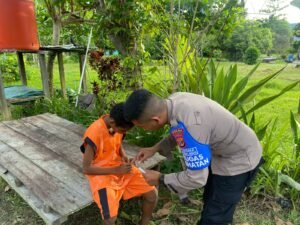 Aksi Kemanusiaan Satgas Keladi Sagu Polres Jayapura di Kampung Waibron