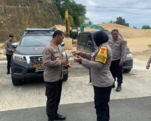 Kabid Humas Polda Papua Periksa Berkala Kendaraan Dinas