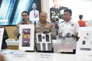 Polda Jatim Amankan Tiga Tersangka Pembuat dan Penyebar Video Hoax Catut Nama Gubernur
