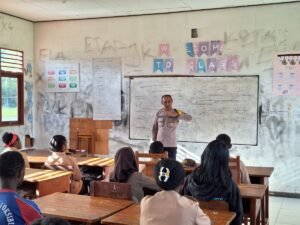 Program si-ipar operasi rasaka cartenz 2025 hadir berikan materi dasar-dasar gerakan dalam berlalu lintas di sma n 1 oksibil kab. pegunungan bintang