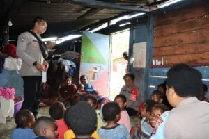 Polri dekat dengan masyarakat, subsatgas si-ipar operasi rasakan cartenz 2025 gelar kegiatan edukasi dan pelayanan di pedalaman papua