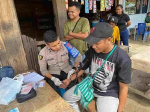 Satgas Keladi Sagu Polres Jayapura Gelar Pelayanan Kesehatan Gratis di Pangkalan Taksi Desa Dobar