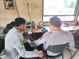 Pastikan Dalam Kondisi Prima, Satgas Banops Ops Sikat Cartenz 2025 Periksa Kesehatan Personelnya
