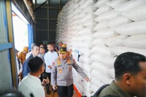 Kapolri-Mentan Tinjau Gudang Bulog Tanete, Cek Kesiapan Tampung dan Jaga Kualitas Pangan
