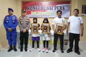 Dukung Pelajar di Dunia Olahraga, Polres Seruyan Beri Penghargaan 2 Atlet Muda Berprestasi