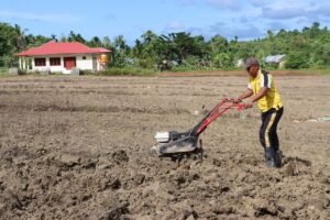 Sat Binmas Polres Sarmi Polda Papua Siapkan Lahan Ketahanan Pangan Guna Persiapan Penanaman Jagung