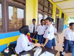 Peduli Kesehatan Masyarakat, Dokkes Polres Boven Digoel Polda Papua Berikan Pelayanan Kesehatan di Sekolah