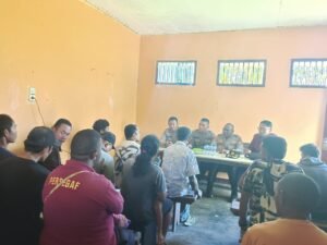 Kapolres Pegunungan Arfak Tatap Muka dengan Keluarga Korban Tanah Longsor