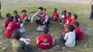 Program Si-IPAR Operasi Rasaka Cartenz 2025 Hadir Ajar Anak-anak Menulis dan Mengenal Huruf