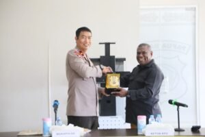 Polda Papua Barat & KPU Gelar Audiensi, Penyerahan Piagam Penghargaan dan Plakat