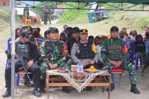 Kapolres Puncak Jaya Hadiri Kegiatan Pengobatan Gratis dan Pembagian MBG di Distrik Ilu