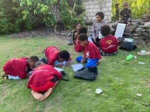 Subsatgas si-ipar polres jayapura ajak anak-anak dan mama-mama belajar di kompleks bahtera hebron, doyo baru