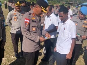 Kapolres Mamberamo Tengah Pimpin Pemeriksaan Kelengkapan Pribadi Personel