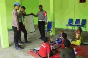 Satgas Si-Ipar ORC Berikan Materi Dasar kepada Anak-Anak di Papua