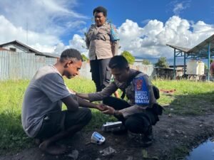 Operasi Rasaka Cartenz 2025: Subsatgas Si-Ipar Polres Jayawijaya Berikan Pelayanan Kesehatan di Kampung Kama, Wamena Kota