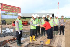 Kapolda Papua Melaksanakan Peletakan Batu Pertama Pembangunan Barak Siaga Brimob Yon D di Merauke