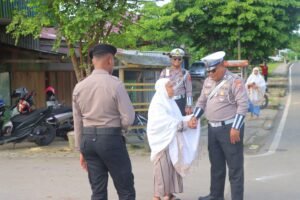 Polres Supiori Lakukan Pengamanan Sholat Idul Adha 1446 H di Masjid An-Nur Supiori Polres Supiori