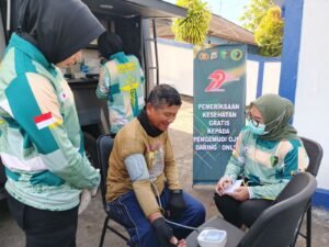 Jelang Hari Bhayangkara Ke-79, Polda Papua Barat Gelar Bakti Kesehatan Sasar Pengemudi Ojek